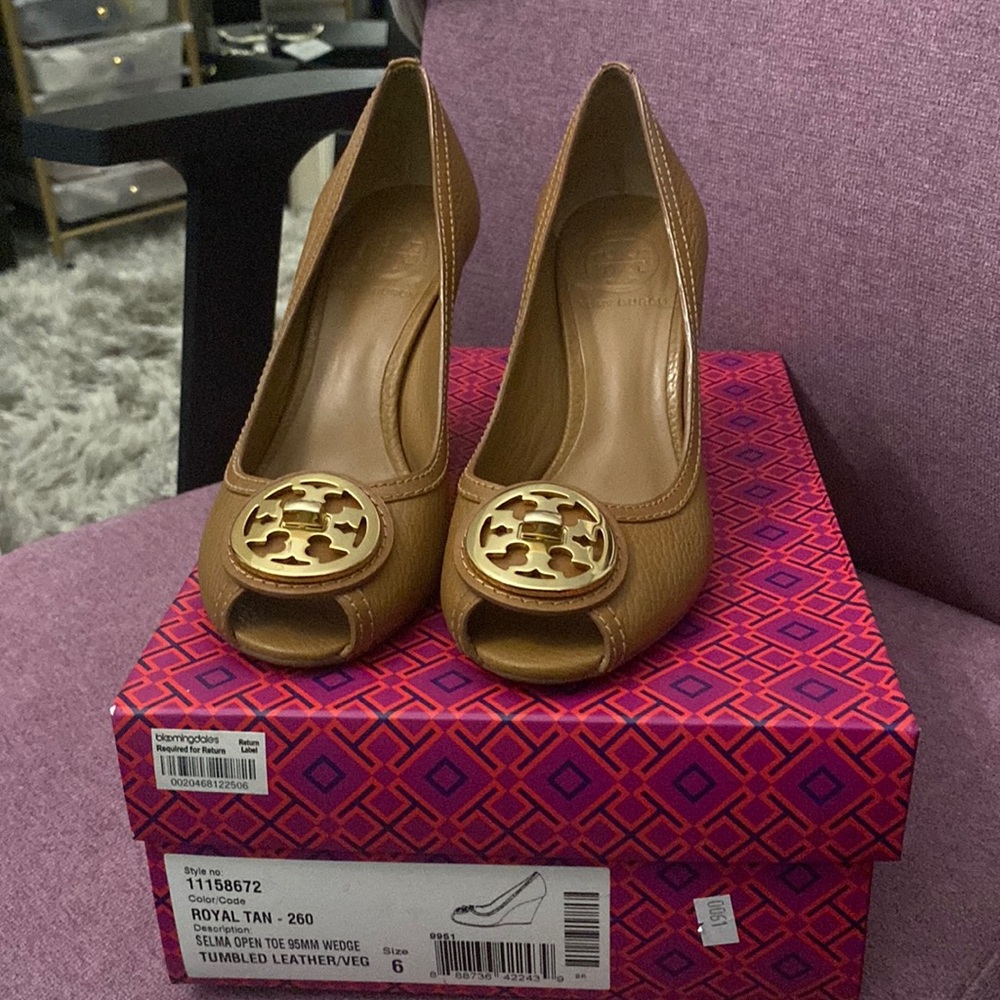 Tory and burch peep toe shoes